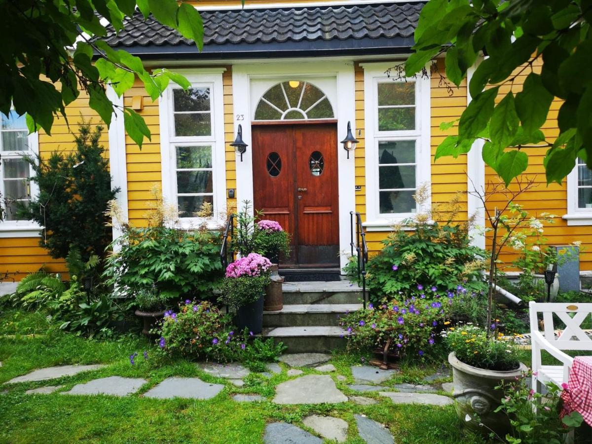 Wergelandshuset, egen leilighet 60 m2 Appartement Kristiansand Buitenkant foto